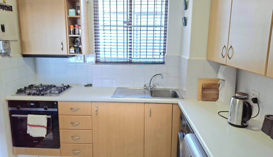 To Let 1 Bedroom Property for Rent in Sea Point Western Cape